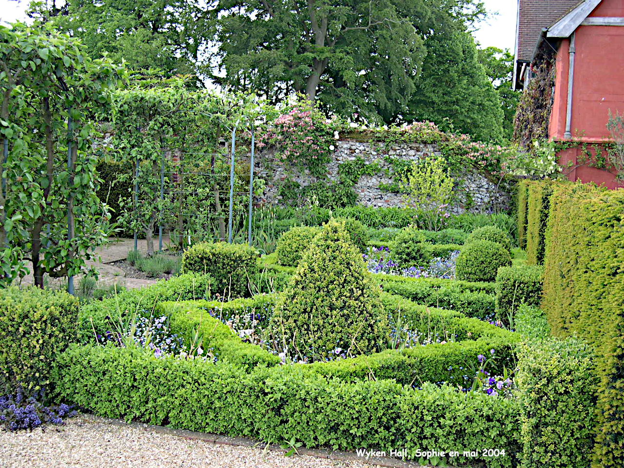 Wyken hall: broderie